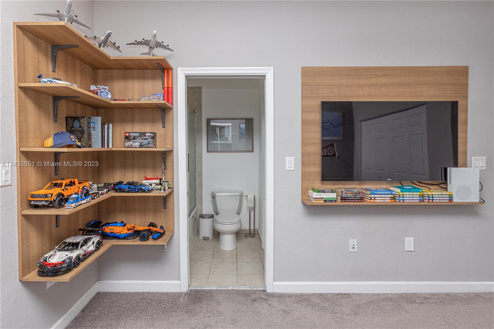 DORAL ISLES NORTH SEC ONE - Residential