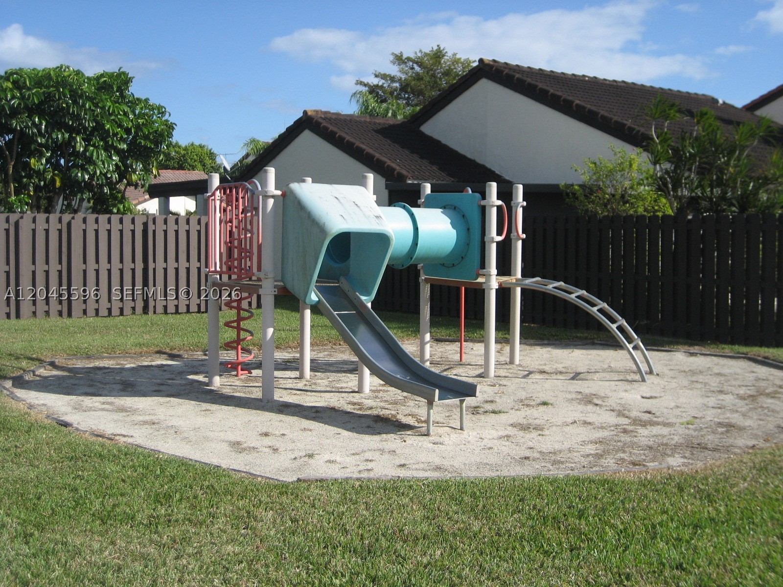 GLADEWIND HEIGHTS - Residential Lease