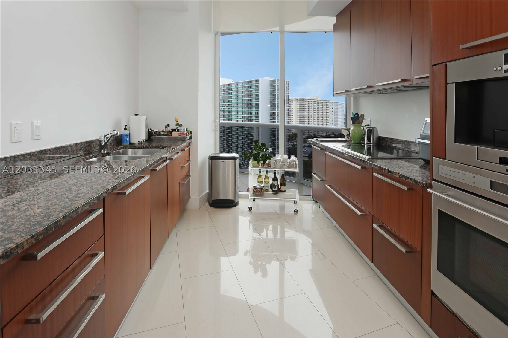 TDR TOWER III CONDO - Residential