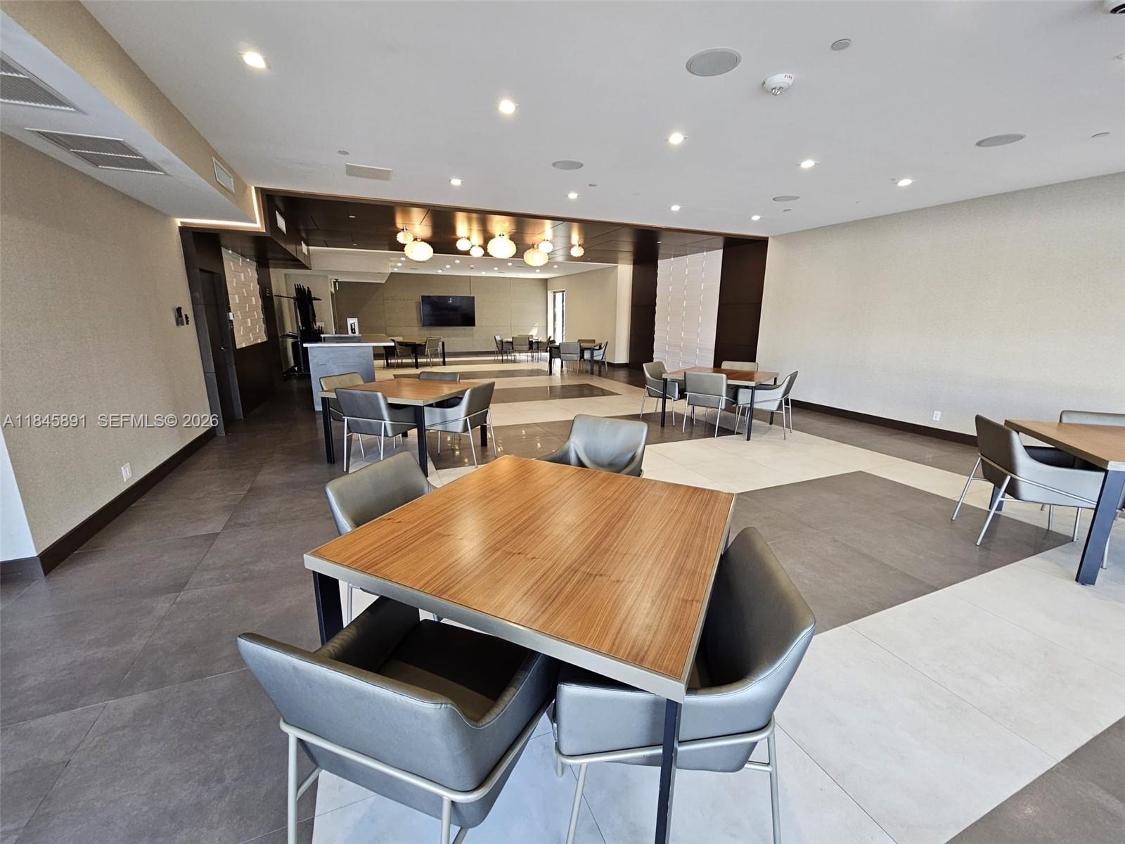 DELVISTA TOWERS CONDO TOW - Residential