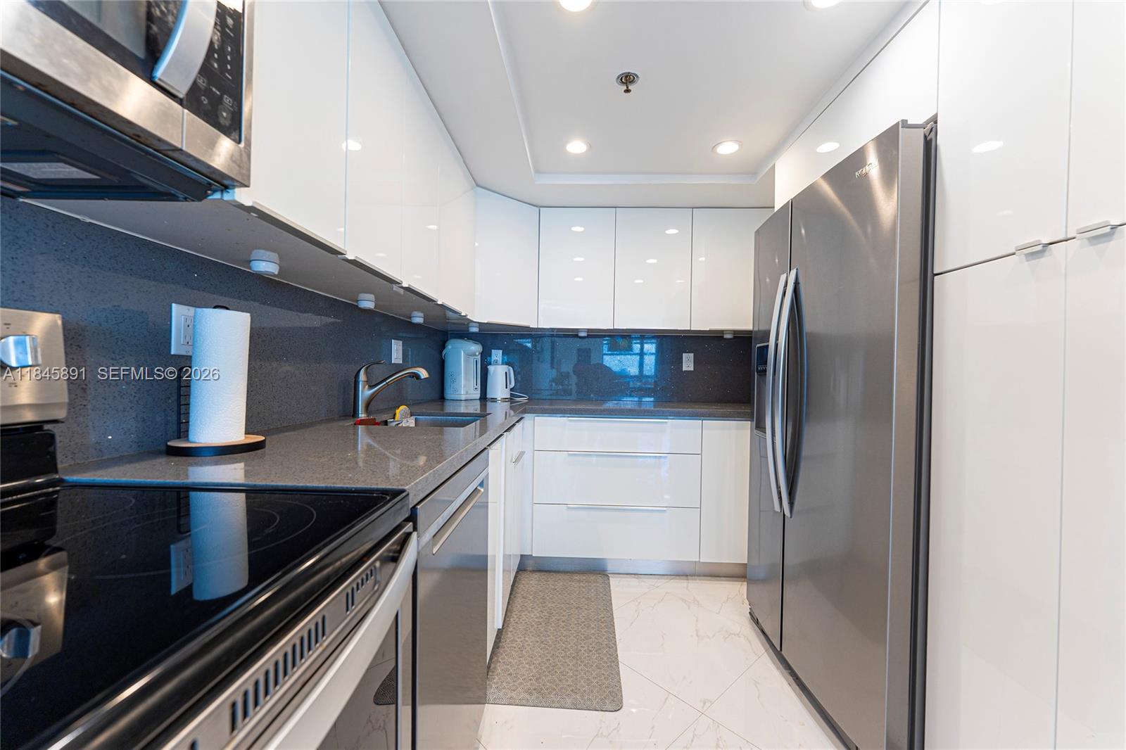 DELVISTA TOWERS CONDO TOW - Residential