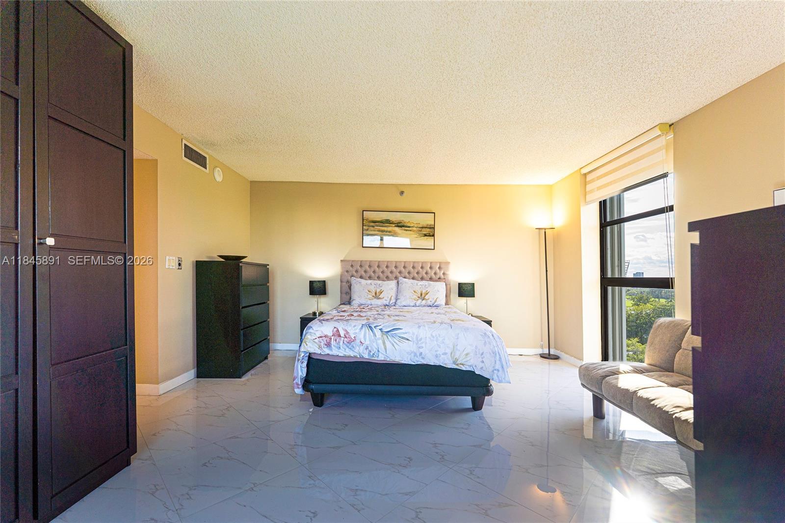 DELVISTA TOWERS CONDO TOW - Residential