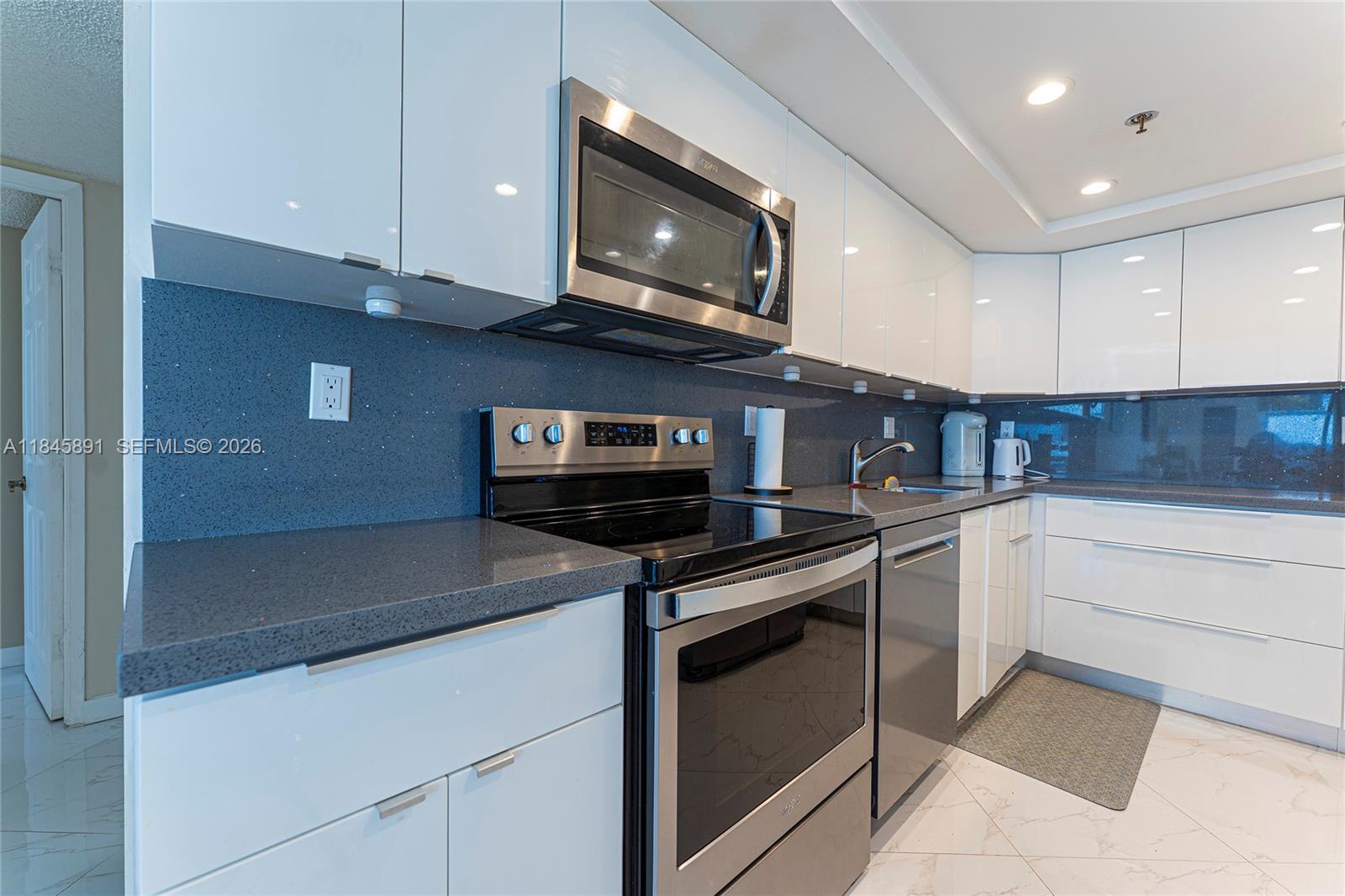 DELVISTA TOWERS CONDO TOW - Residential