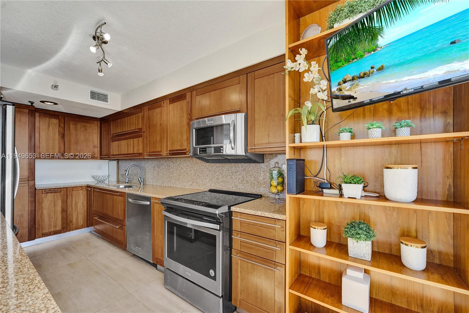 MYSTIC POINTE - Residential