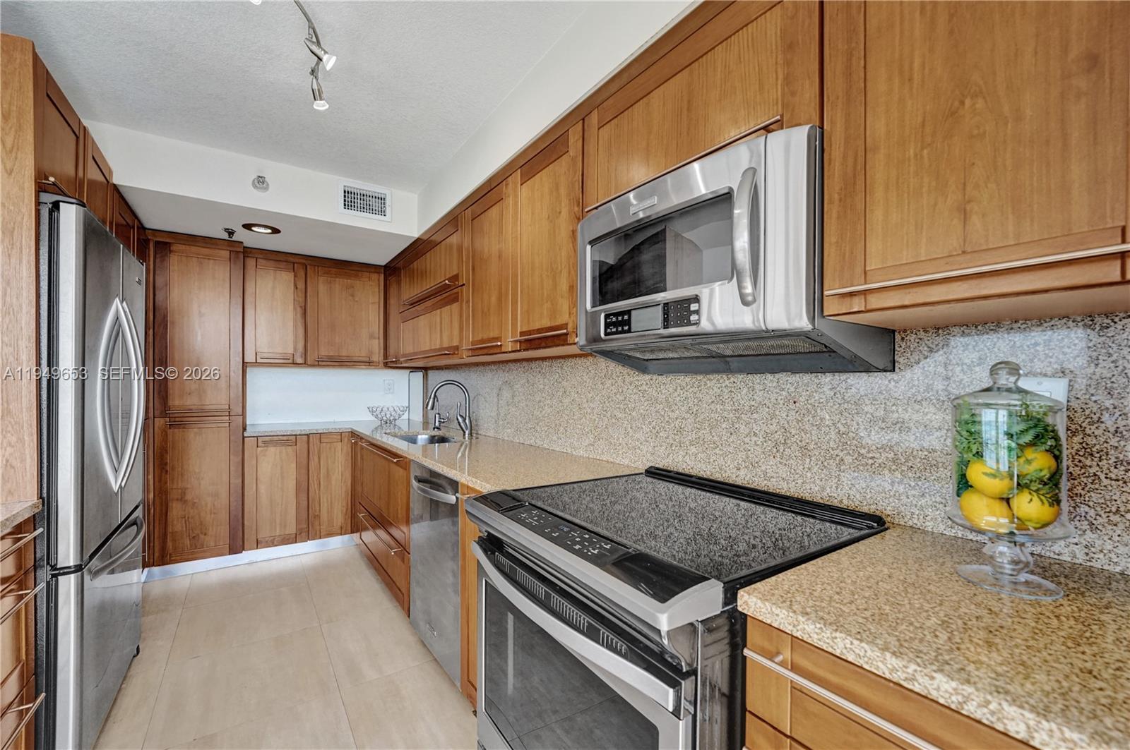 MYSTIC POINTE - Residential