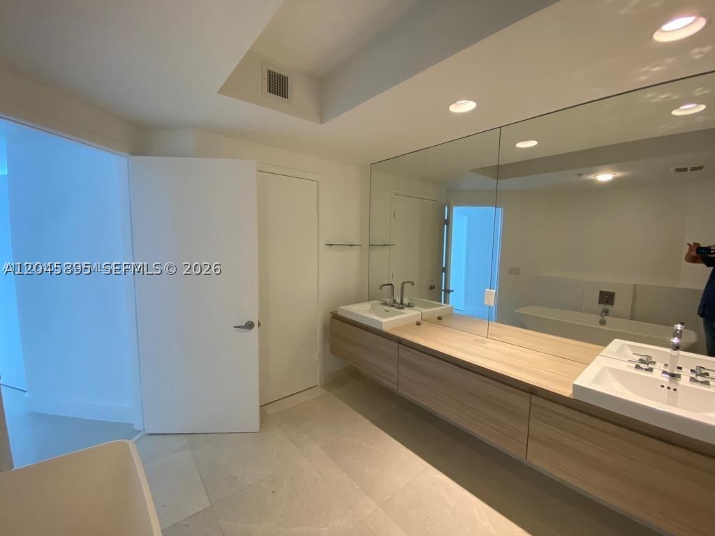 MARINA PALMS RESIDENCES N - Residential Lease