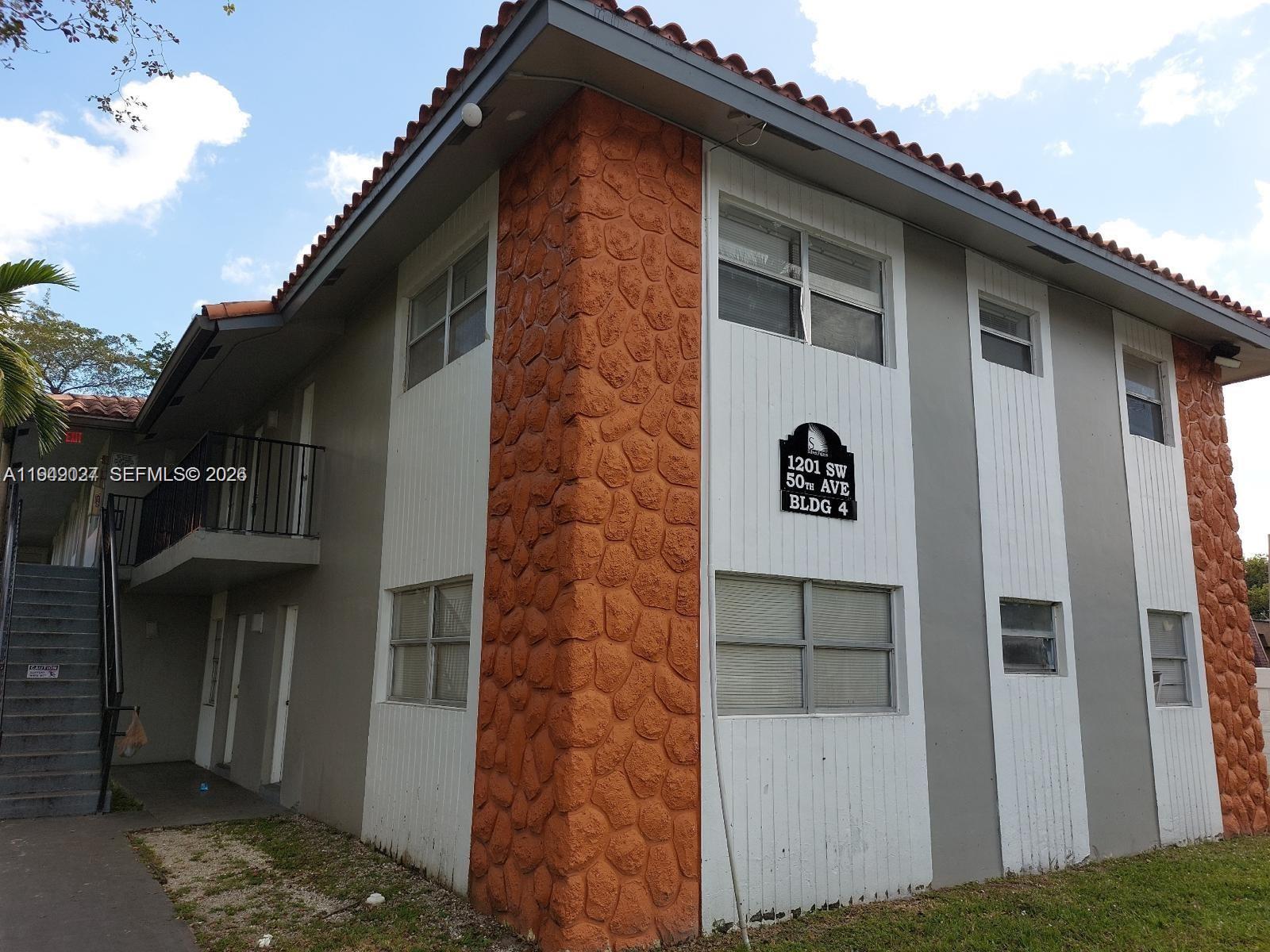 This listing describes a spacious 3-bedroom, 2-bathroom unit in a desirable location with no rental or age restrictions and no waiting period to rent. The unit is in excellent condition, ready for immediate occupancy or rental, and features updated bathrooms and a well-equipped kitchen. The Silver Palms community is well-maintained, offering amenities like a playground and a community pool. There is a tenant in place.