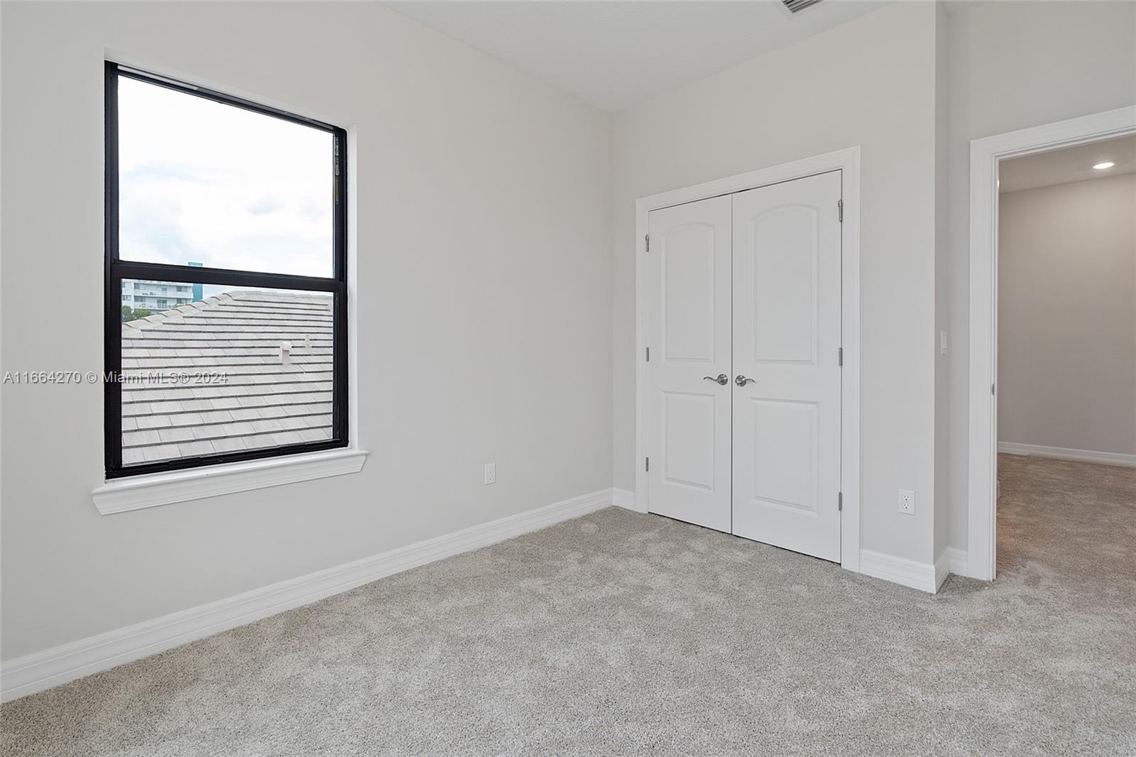 OAK TREE PROPERTY REDEVEL - Residential Lease