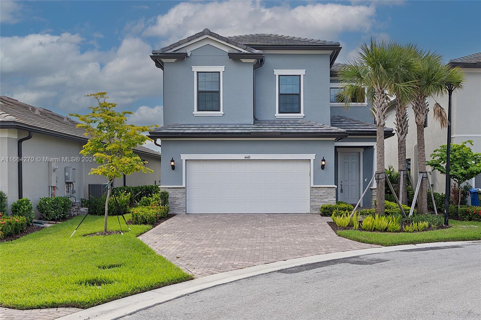 OAK TREE PROPERTY REDEVEL - Residential Lease