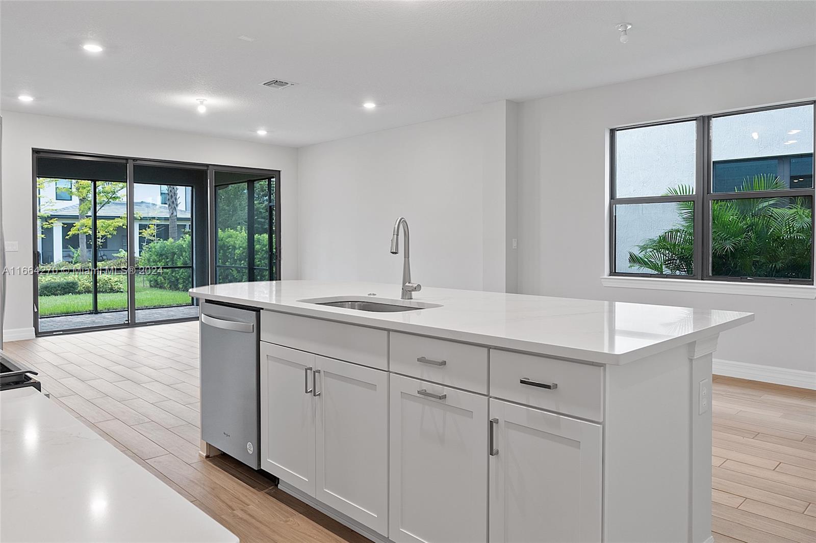 OAK TREE PROPERTY REDEVEL - Residential Lease
