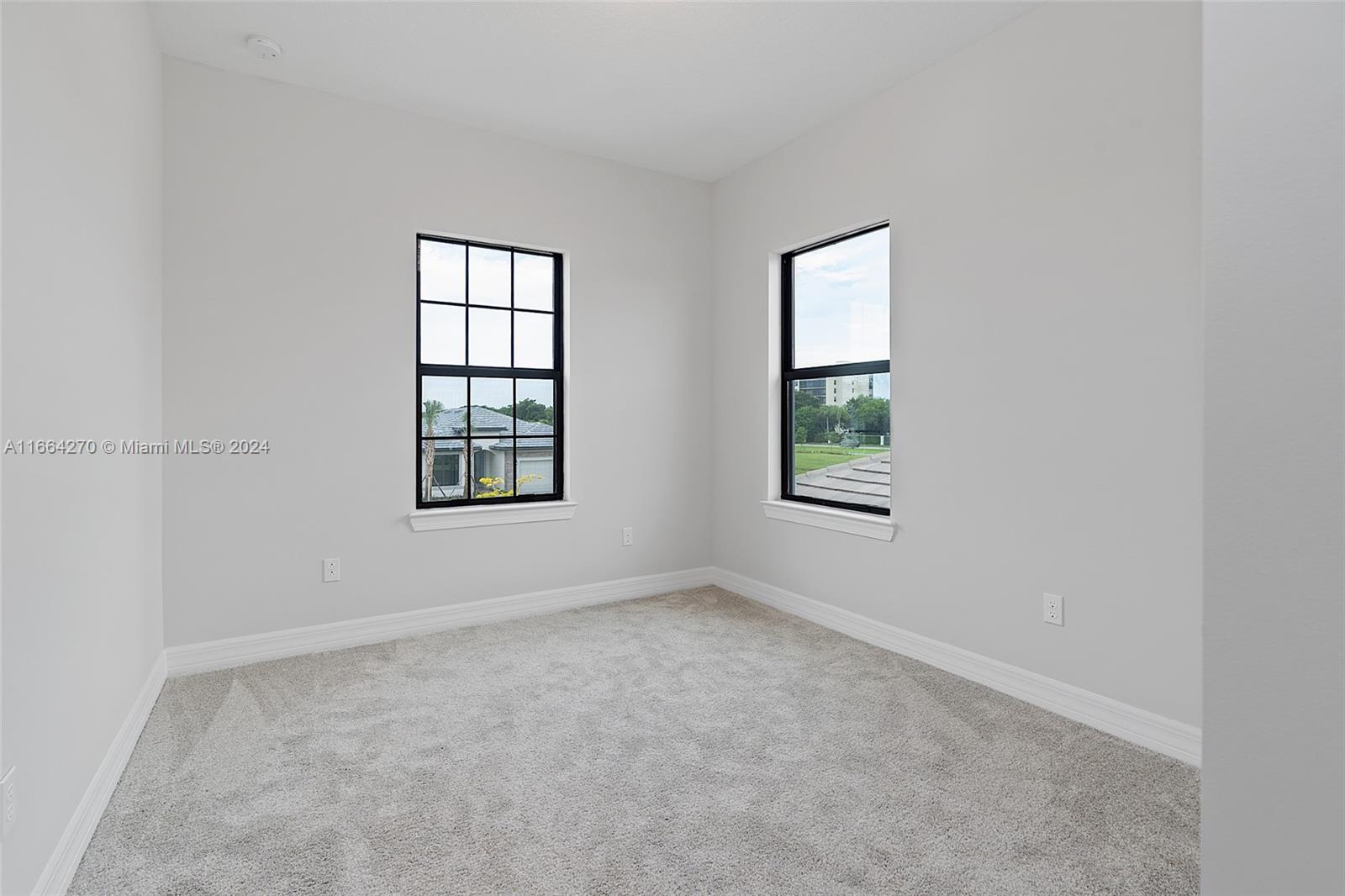 OAK TREE PROPERTY REDEVEL - Residential Lease