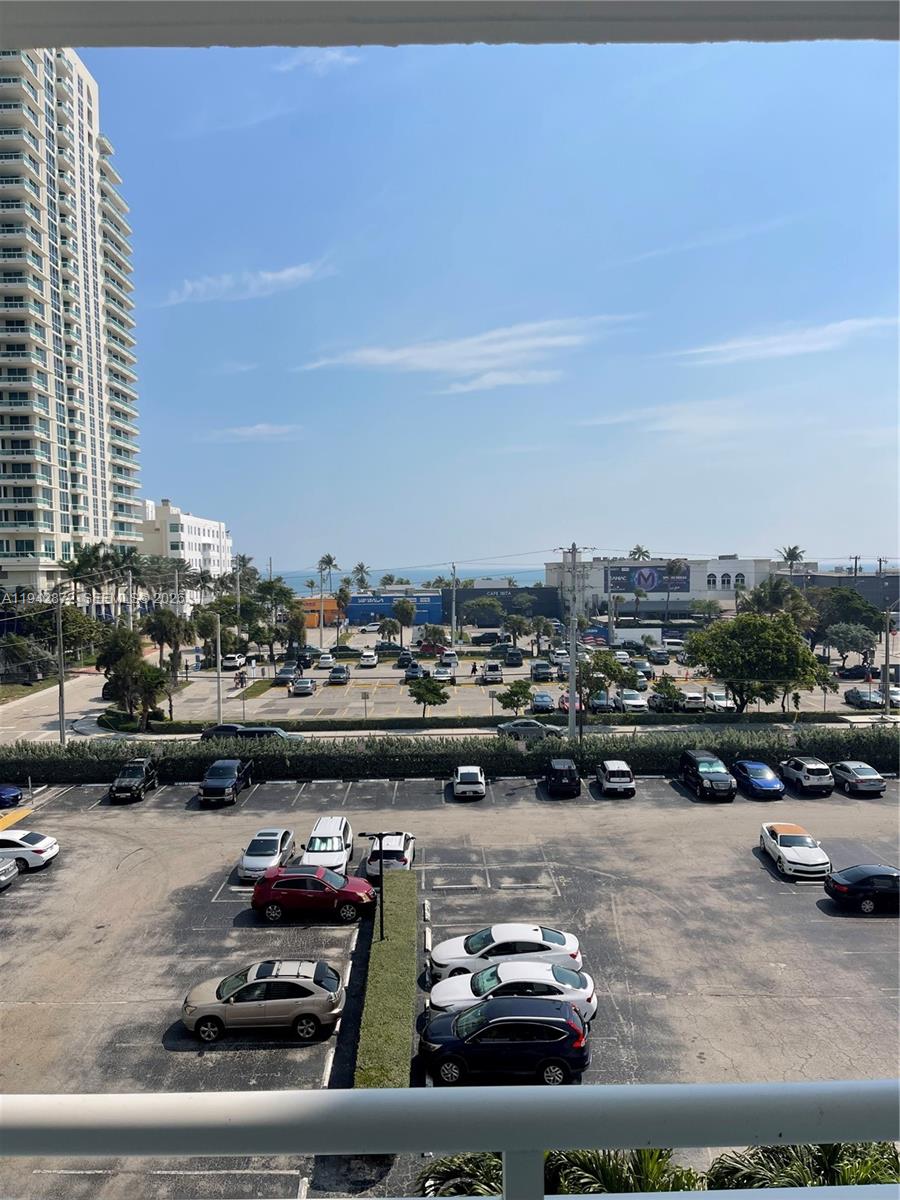 Great location 1 block to the beach,Las Olas Blvd, restaurants, cafes , entertainment, shopping, Intracoastal waterways ( water taxi), 3 blocks to Marina village. 10 minutes to Port Everglades and 15 minutes away to Fort Lauderdale international airport. Tenant occupied. 24 hr notice required. Call agent today