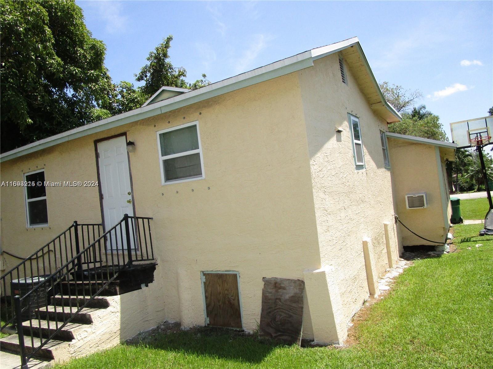 ELLIOTT VELVA GARDENS - Residential Lease