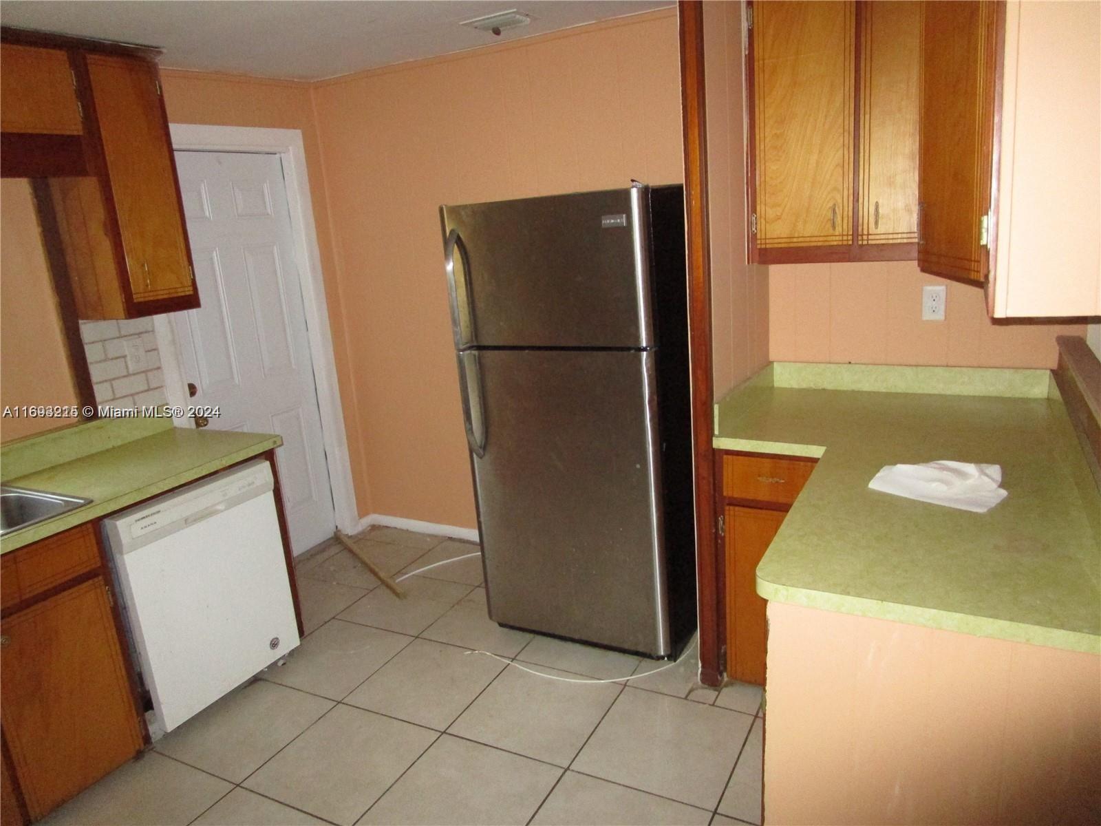ELLIOTT VELVA GARDENS - Residential Lease