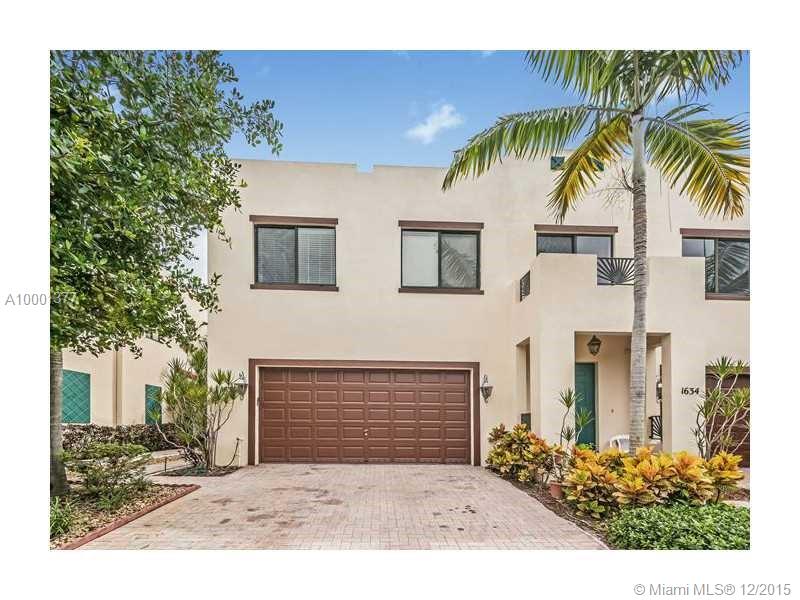 You will fall in love with this highly desired corner unit townhome featuring an oversized 2 car garage, expansive living/dining area, kitchen and half bath on the main floor. Your kitchen features granite countertops, wood cabinets and breakfast bar. On the 2nd level the massive master suite has its own sitting area, bathroom with Jacuzzi, tub and walk in glass shower. The upper level also offers 2 additional bedrooms and a full bath. 2 Huge walk in closets in this house provide plenty of extra storage