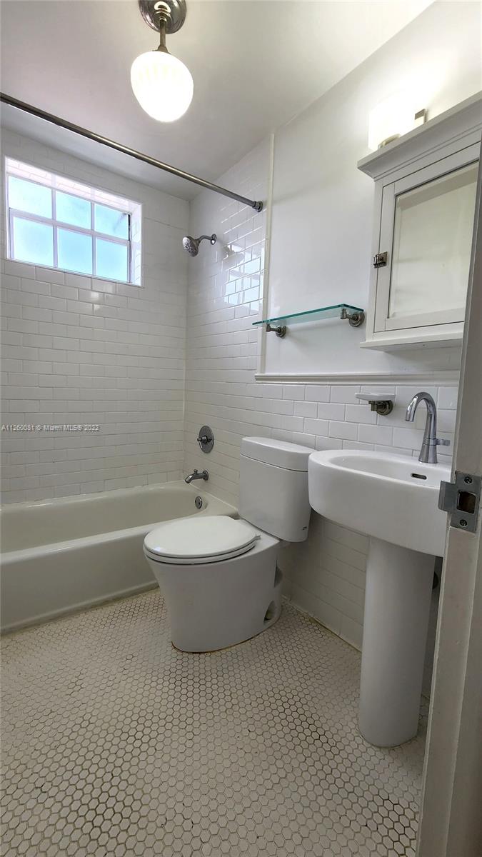 1523 WEST CONDO - Residential Lease