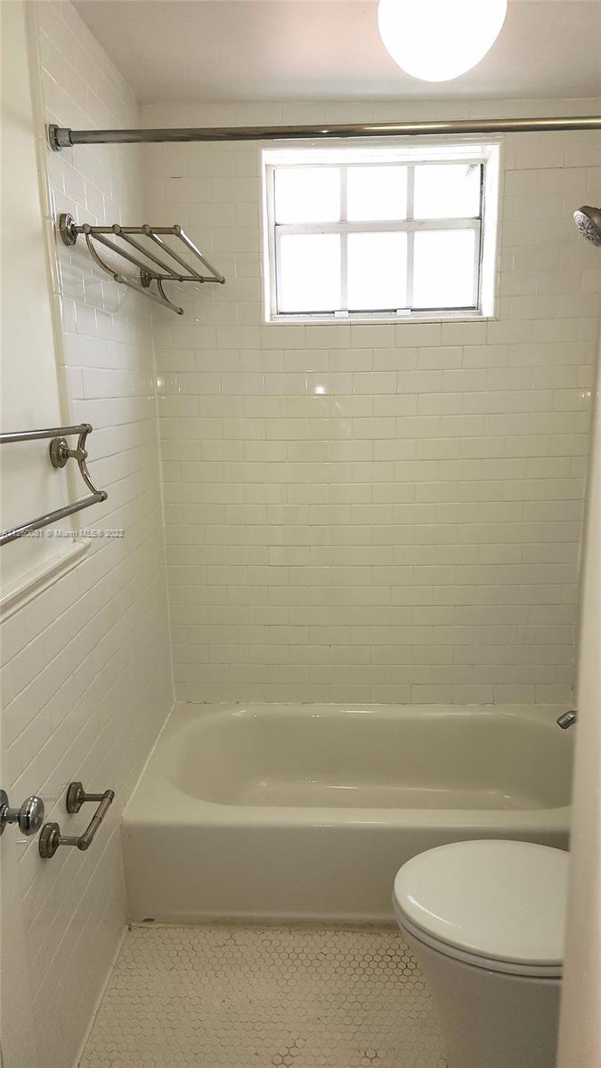 1523 WEST CONDO - Residential Lease