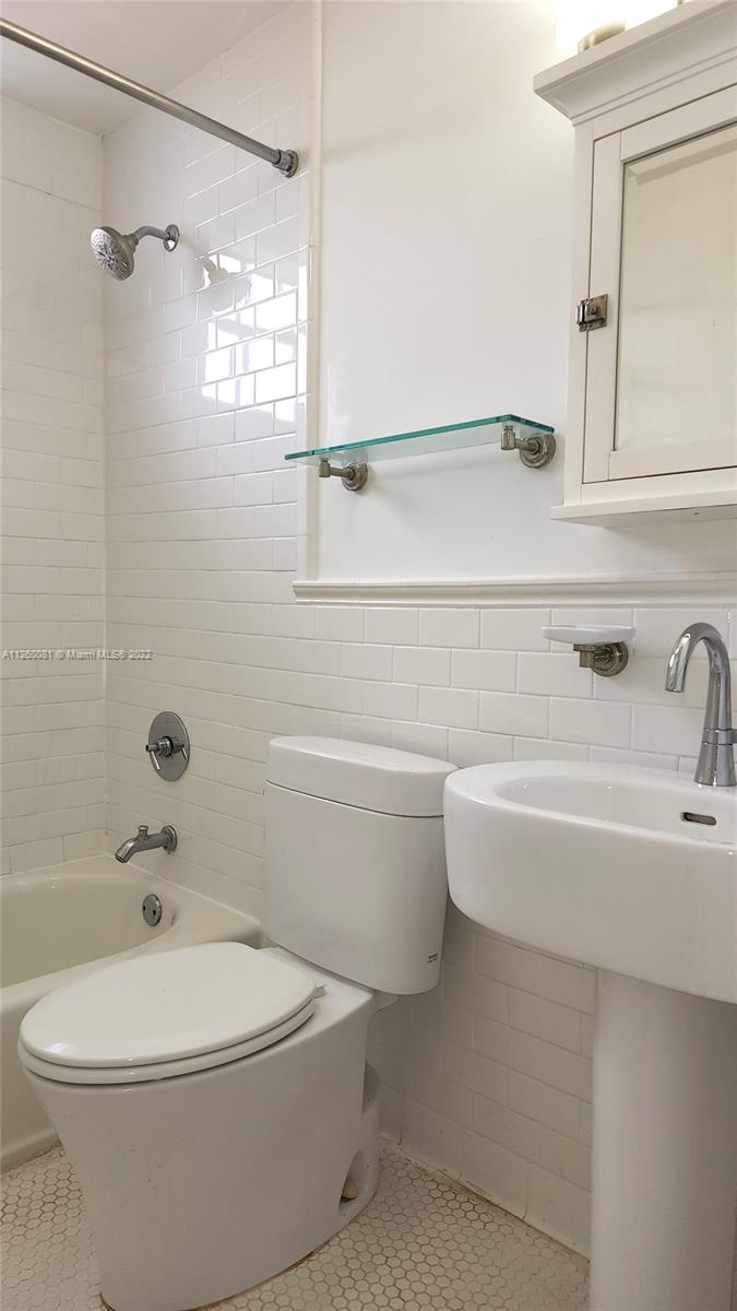 1523 WEST CONDO - Residential Lease
