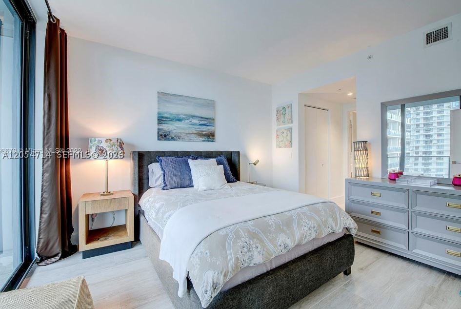 HYDE MIDTOWN - Residential