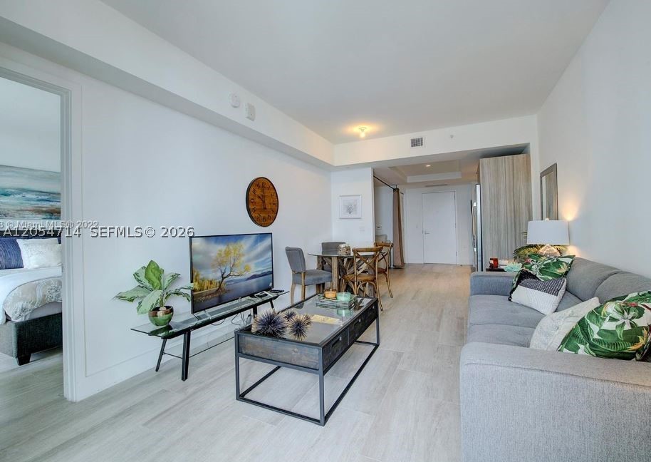 HYDE MIDTOWN - Residential