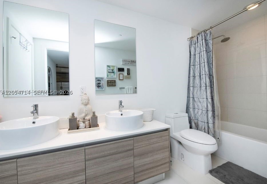 HYDE MIDTOWN - Residential