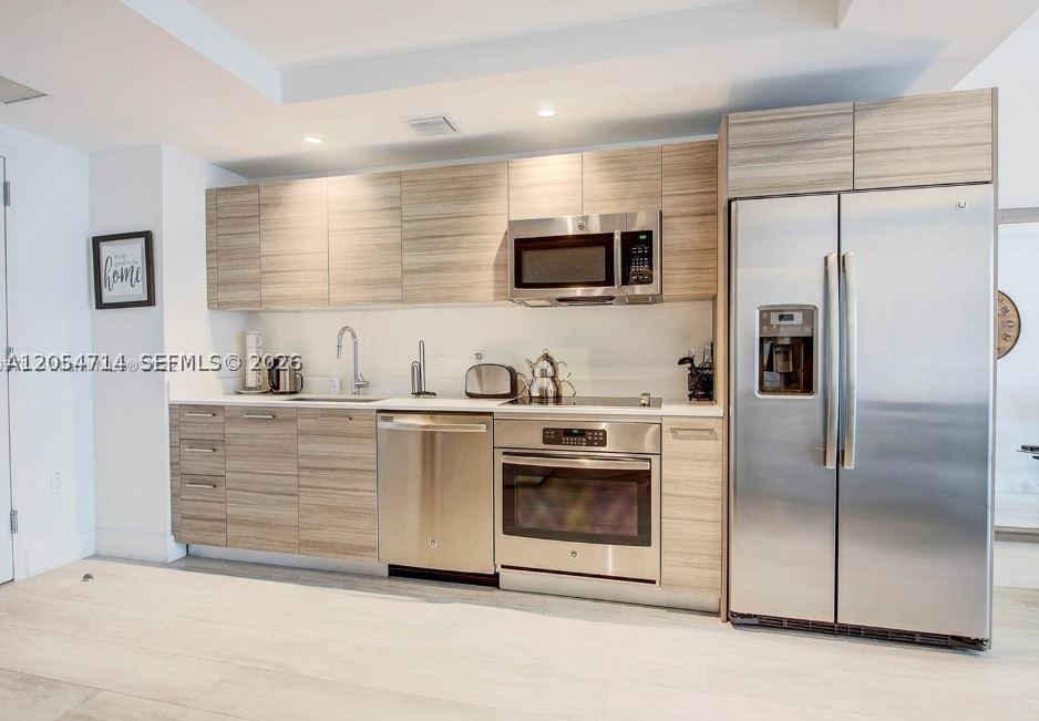 HYDE MIDTOWN - Residential