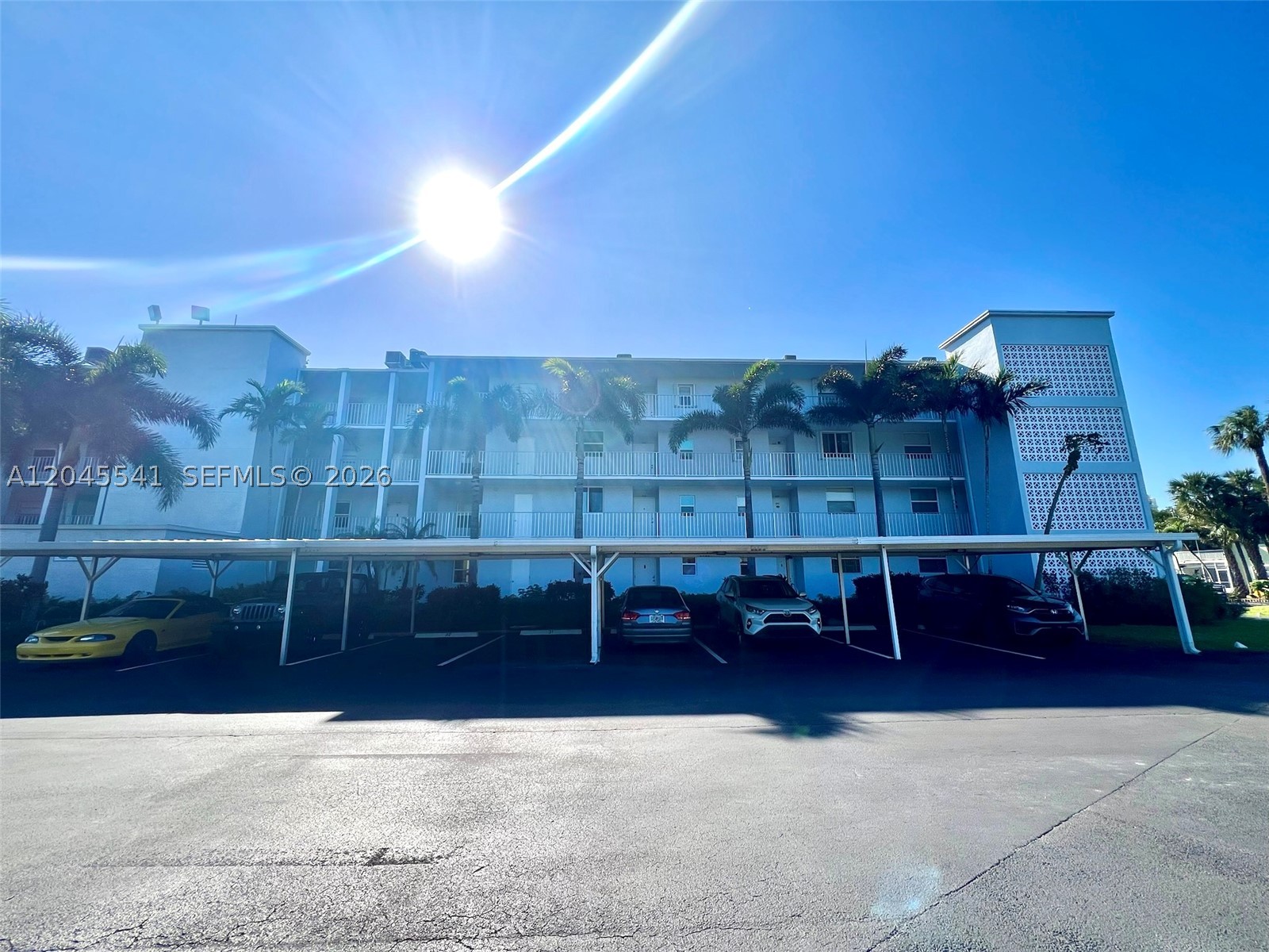 HARBOUR HALL INLET CLUB C - Residential