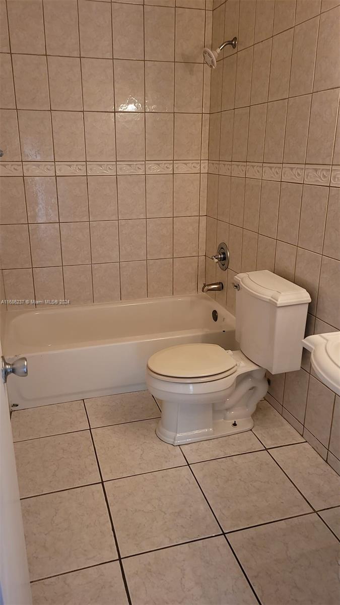 WINDMILL LAKES V CONDO - Residential Lease