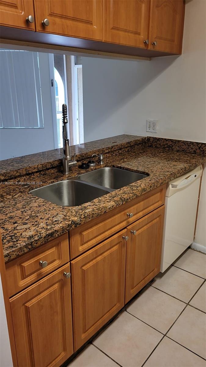 WINDMILL LAKES V CONDO - Residential Lease