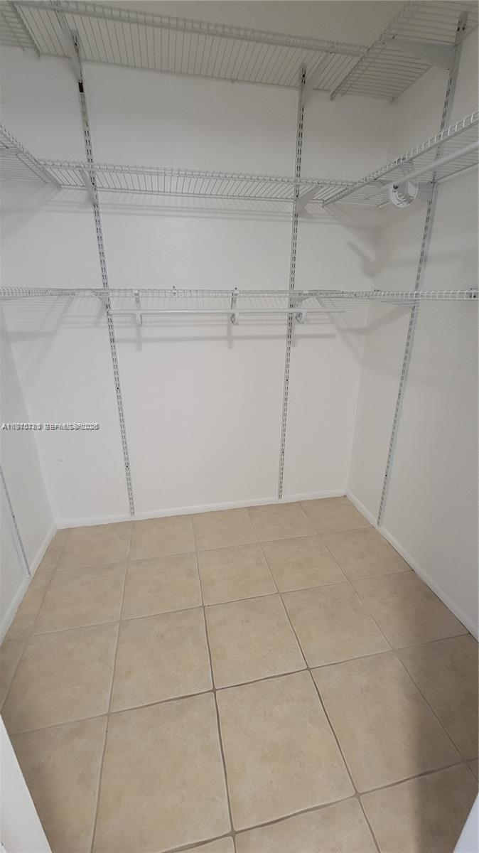 KEYSTONE HARBOR CLUB COND - Residential