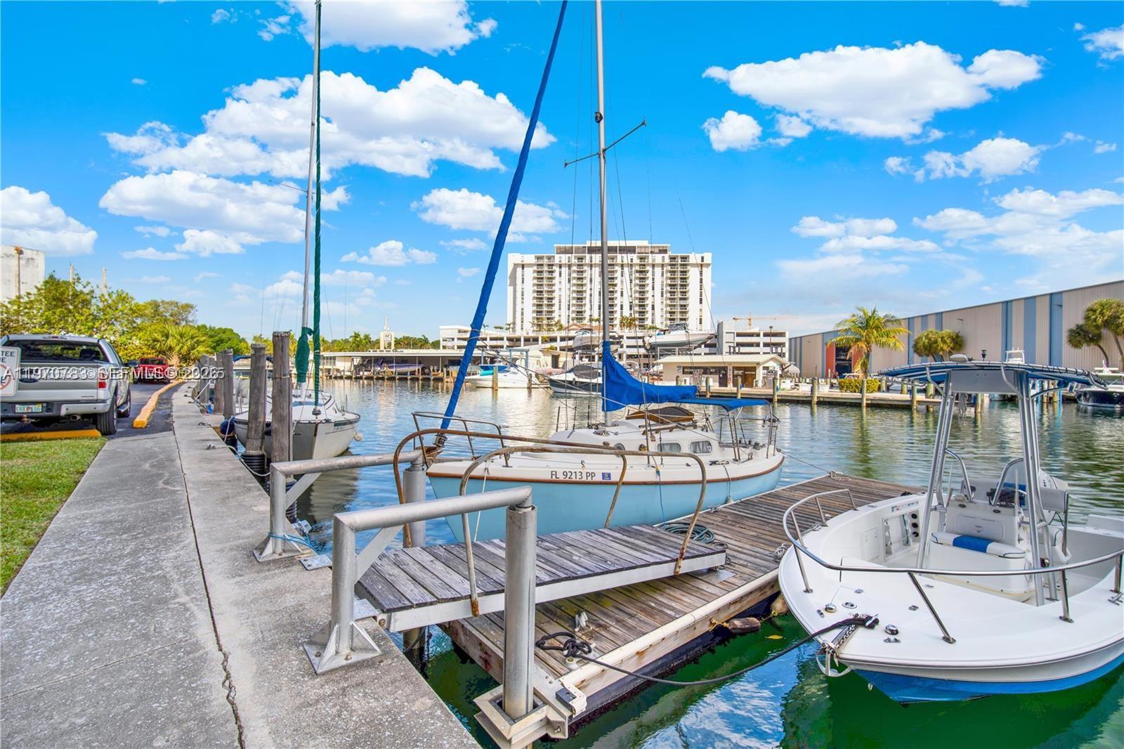 KEYSTONE HARBOR CLUB COND - Residential