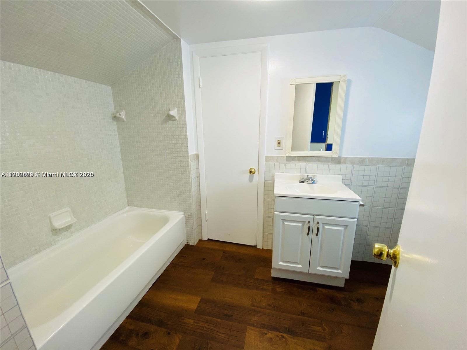 HOLLYWOOD PARK - Residential Income