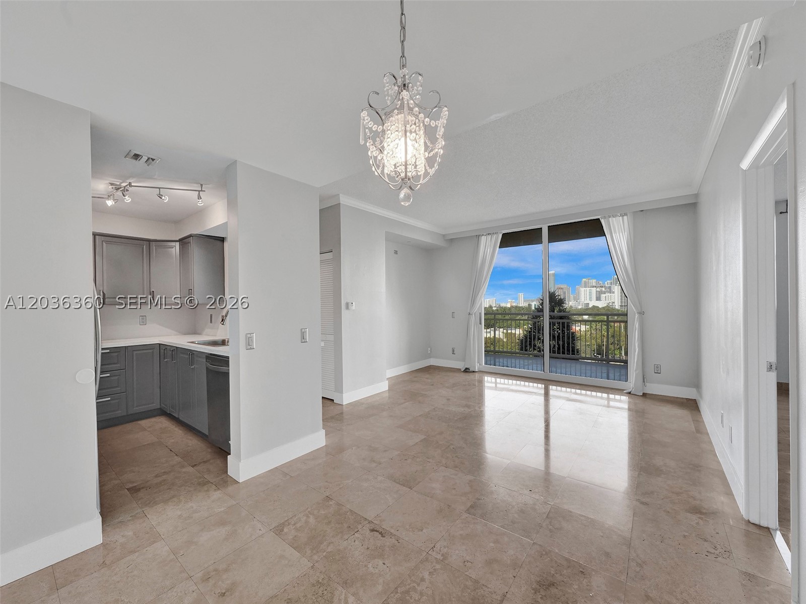 THE METROPOLITAN CONDO - Residential