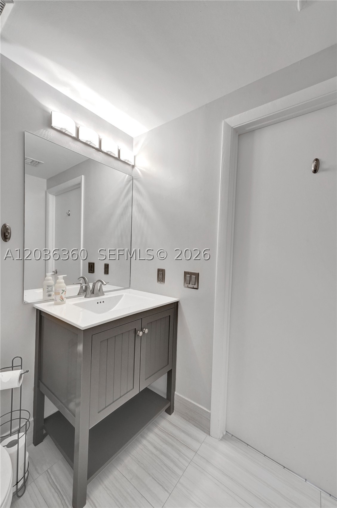 THE METROPOLITAN CONDO - Residential