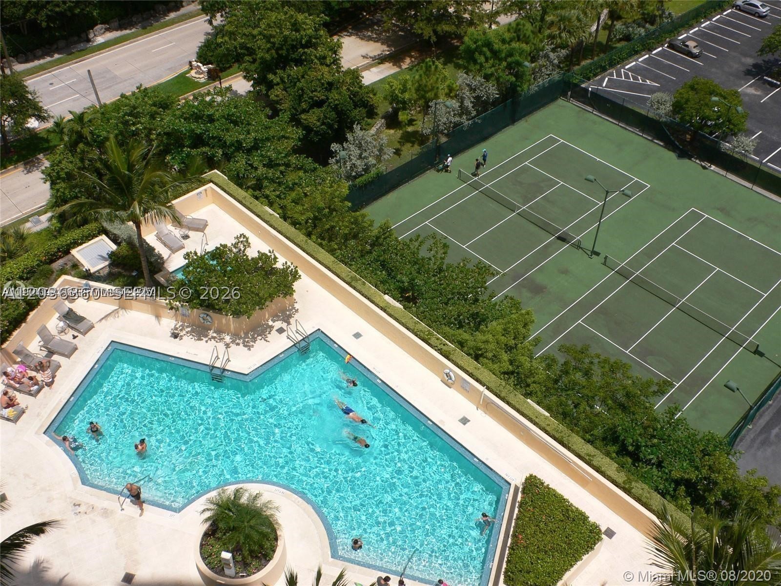 THE METROPOLITAN CONDO - Residential