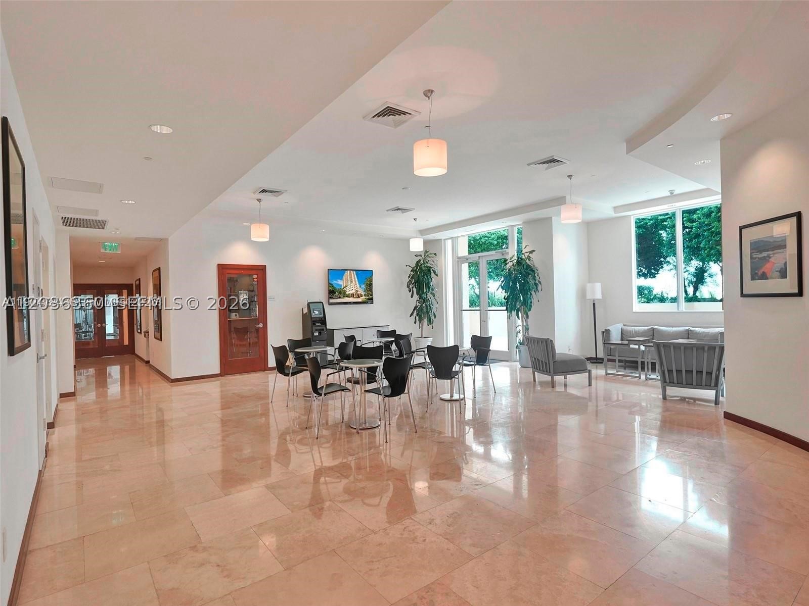 THE METROPOLITAN CONDO - Residential