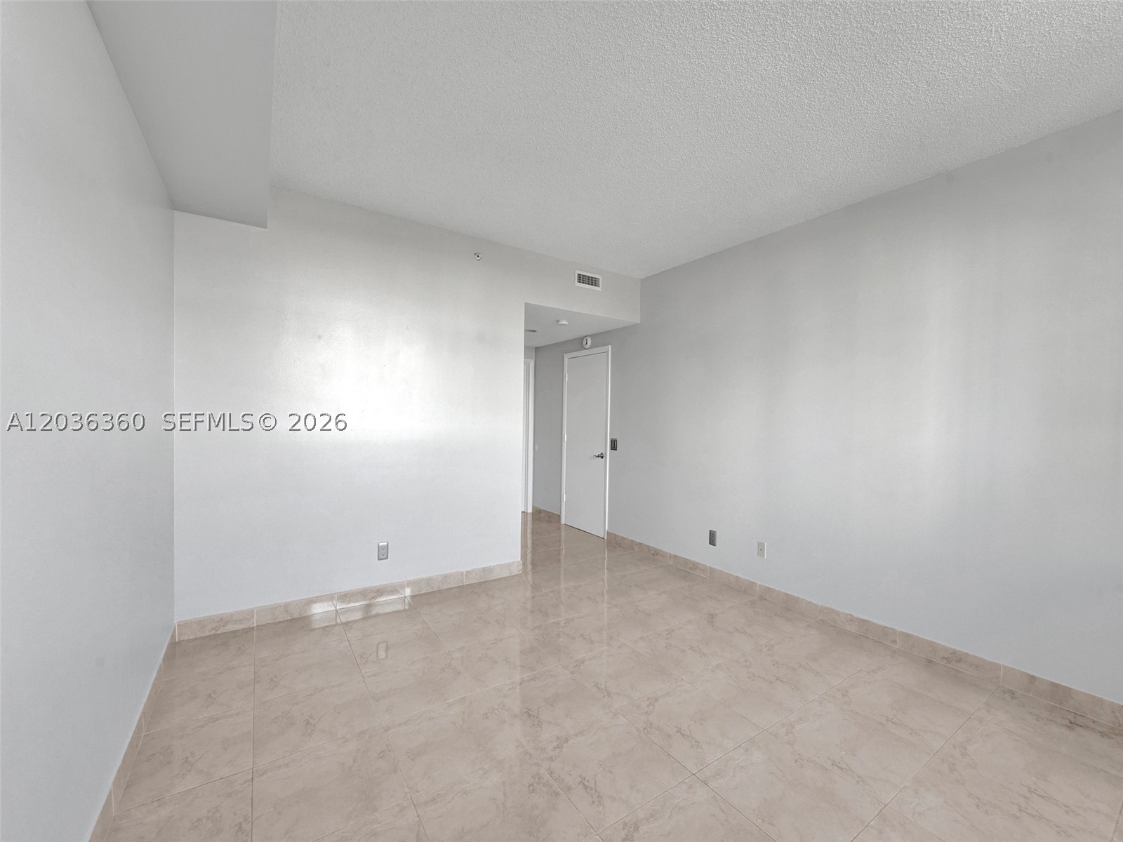 THE METROPOLITAN CONDO - Residential