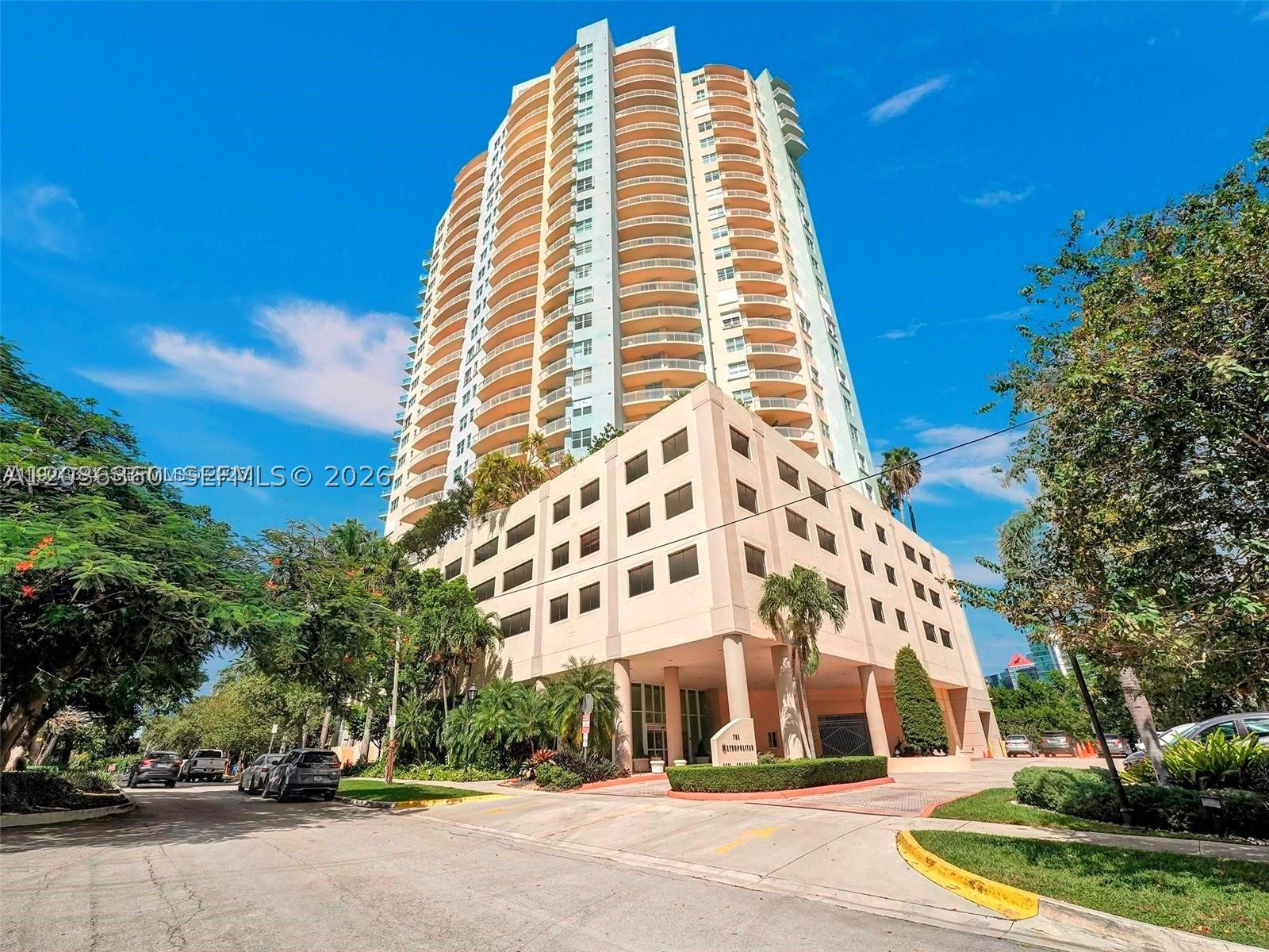 THE METROPOLITAN CONDO - Residential