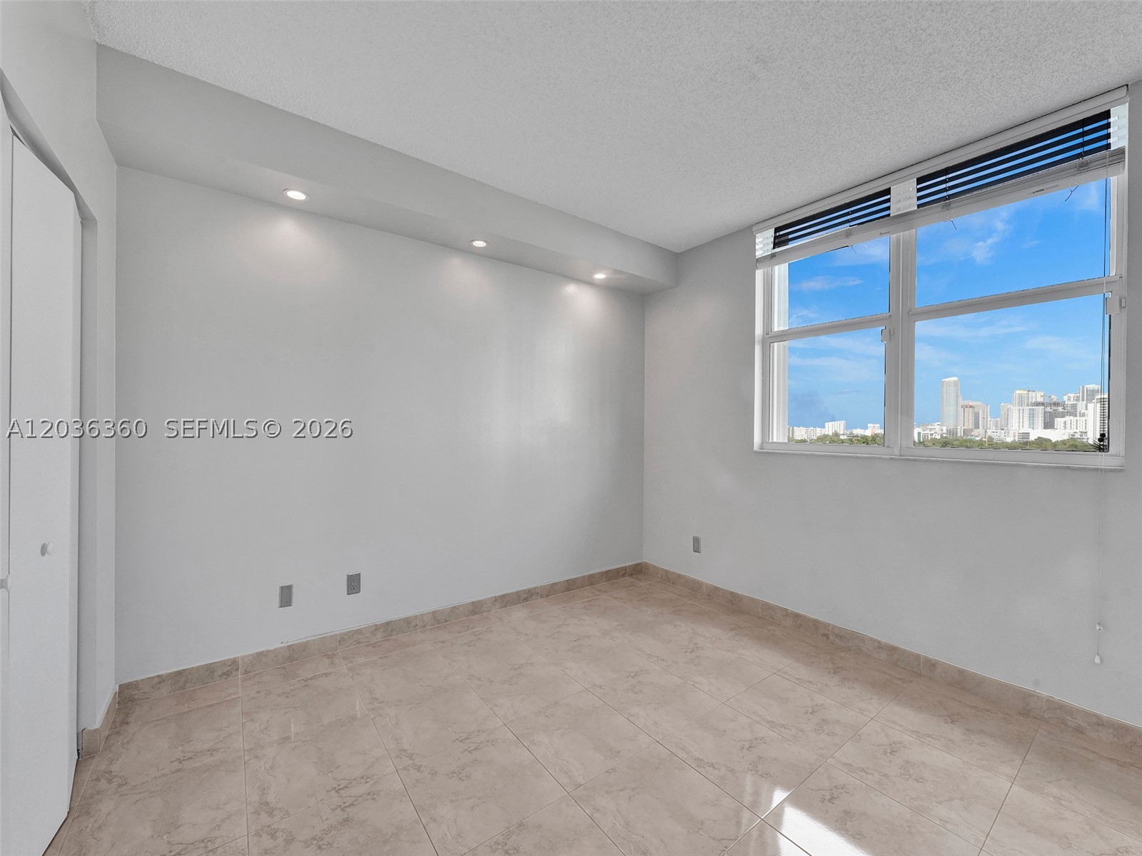 THE METROPOLITAN CONDO - Residential