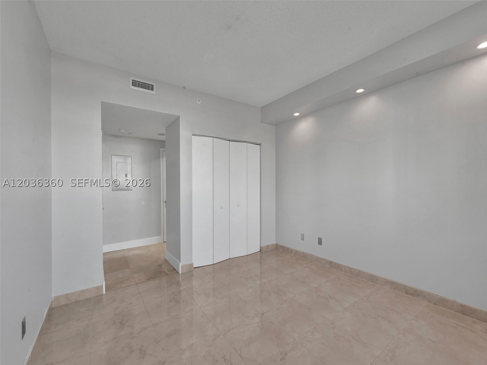 THE METROPOLITAN CONDO - Residential