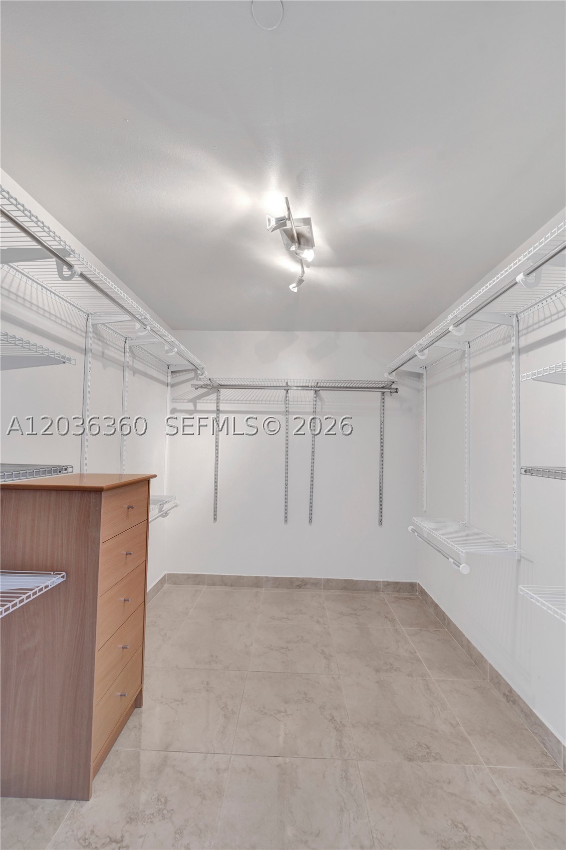 THE METROPOLITAN CONDO - Residential