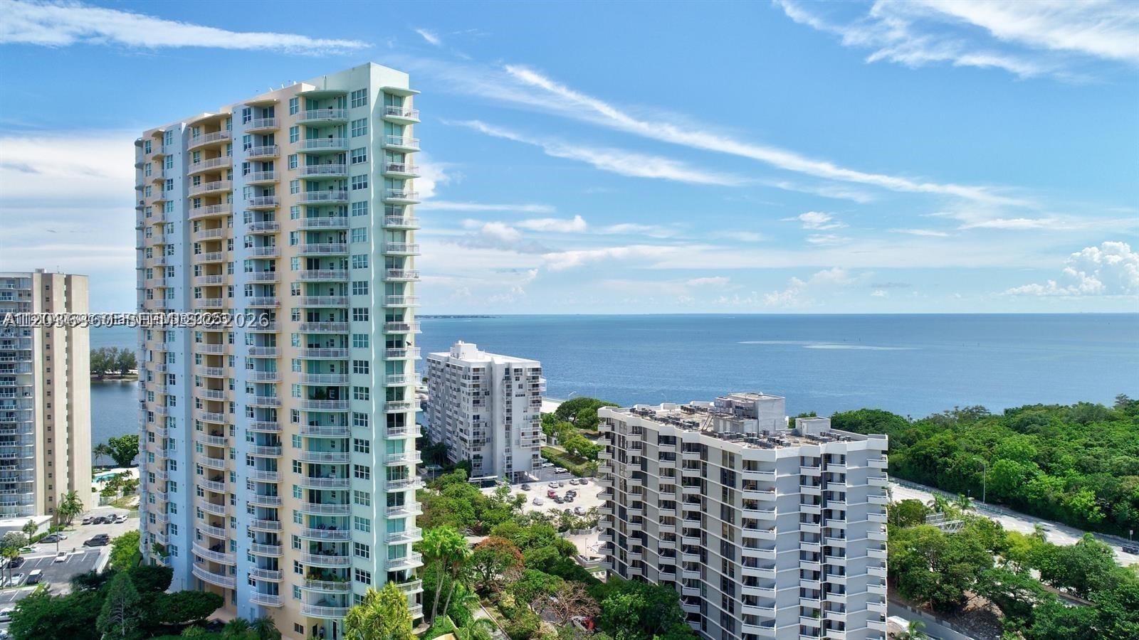 THE METROPOLITAN CONDO - Residential