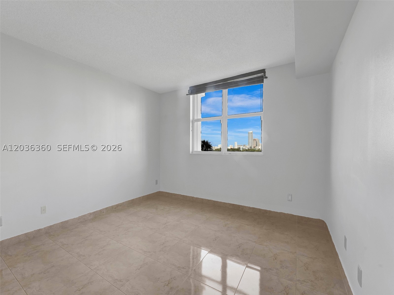 THE METROPOLITAN CONDO - Residential