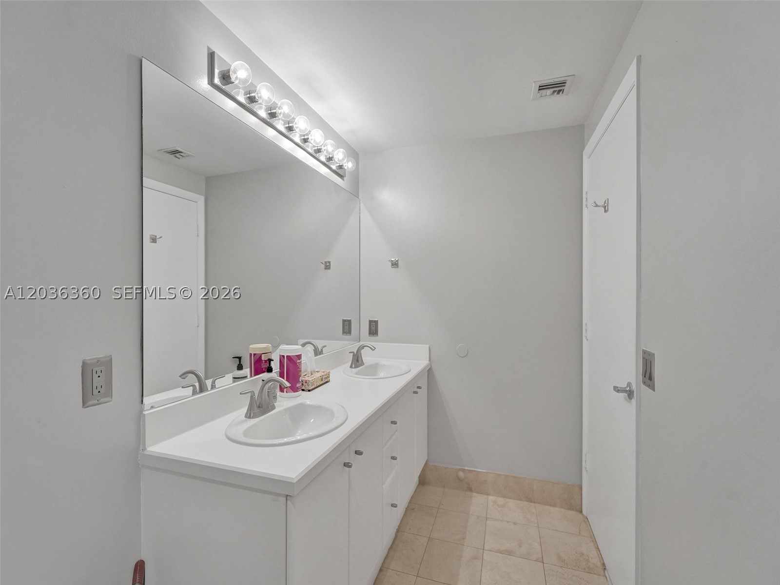 THE METROPOLITAN CONDO - Residential