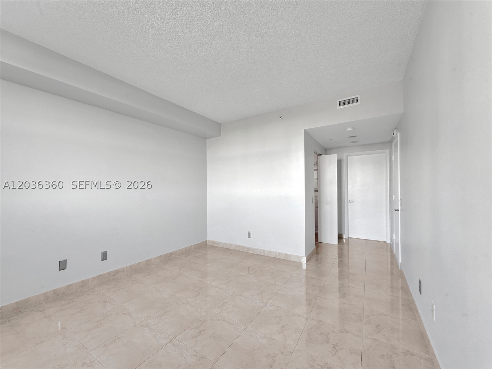 THE METROPOLITAN CONDO - Residential