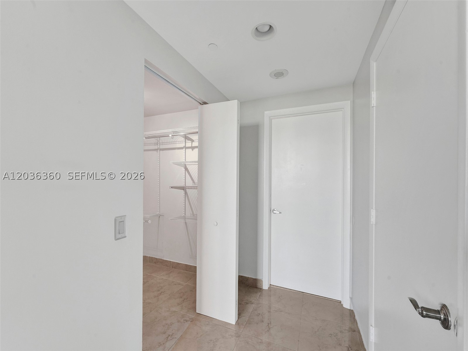 THE METROPOLITAN CONDO - Residential