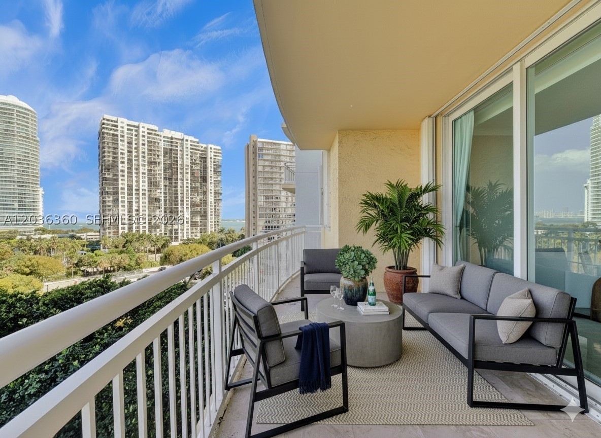 THE METROPOLITAN CONDO - Residential