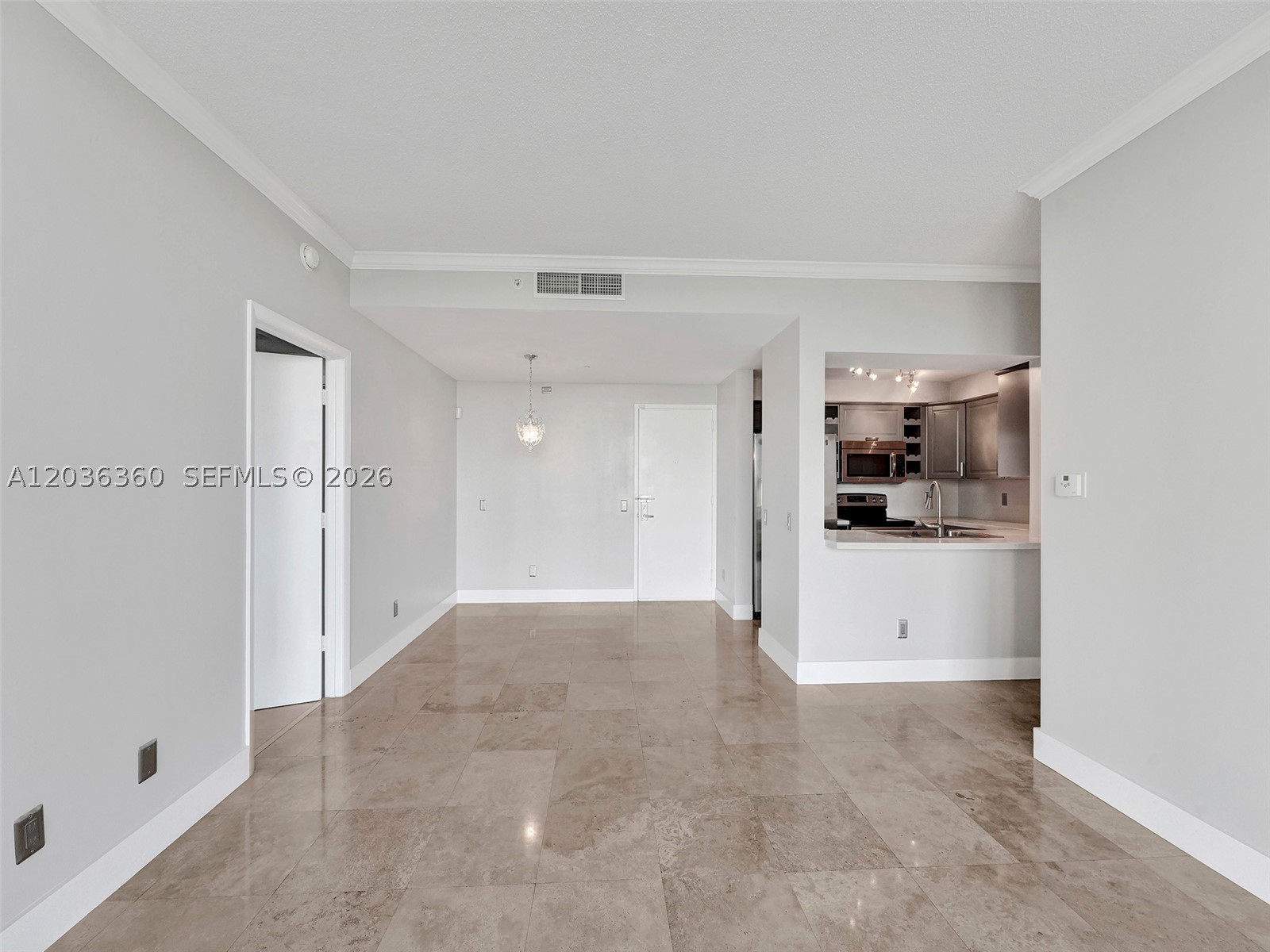 THE METROPOLITAN CONDO - Residential