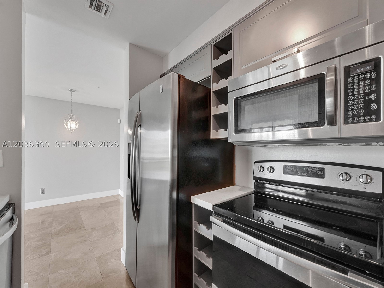 THE METROPOLITAN CONDO - Residential