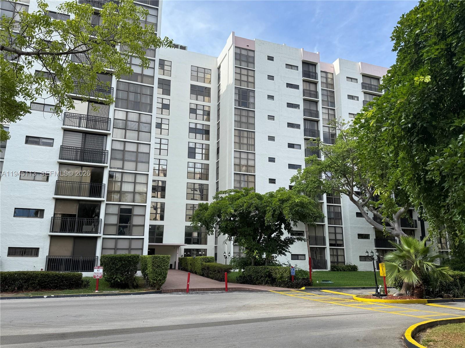 Cozy 1 Bed / 1.5 Bath in the Heart of Sunny Isles Beach! 
Enjoy walking distance to shopping centers, Marshalls, supermarkets, restaurants, pharmacy, and the beach & pier. The building offers a wide variety of amenities, including a heated pool & jacuzzi, tennis and basketball courts, jogging track, BBQ area, kids’ playground, and a renovated gym. This gated community with 24-hour security offers comfort, convenience, and peace of mind. Take advantage of this opportunity—it won’t last!
